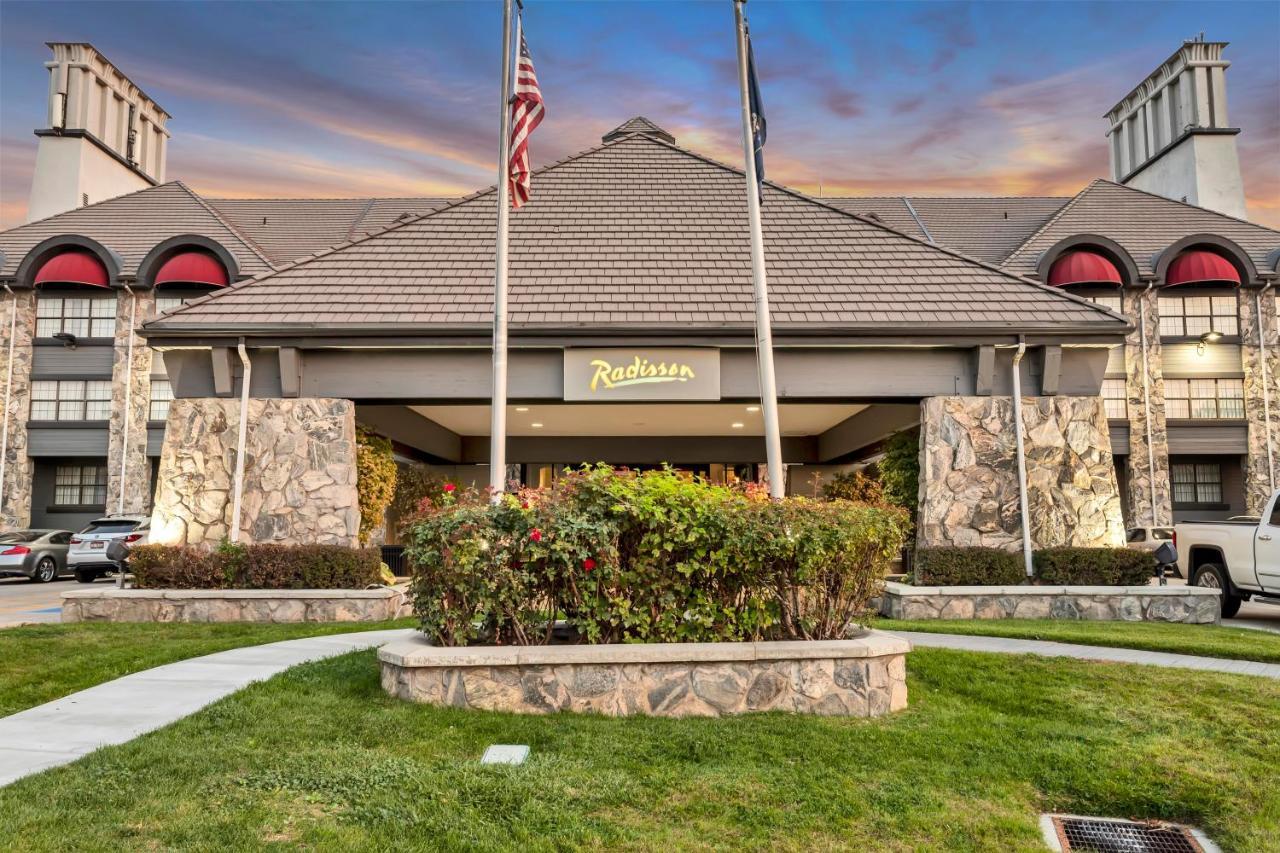 Radisson Hotel Salt Lake City Airport ภายนอก รูปภาพ