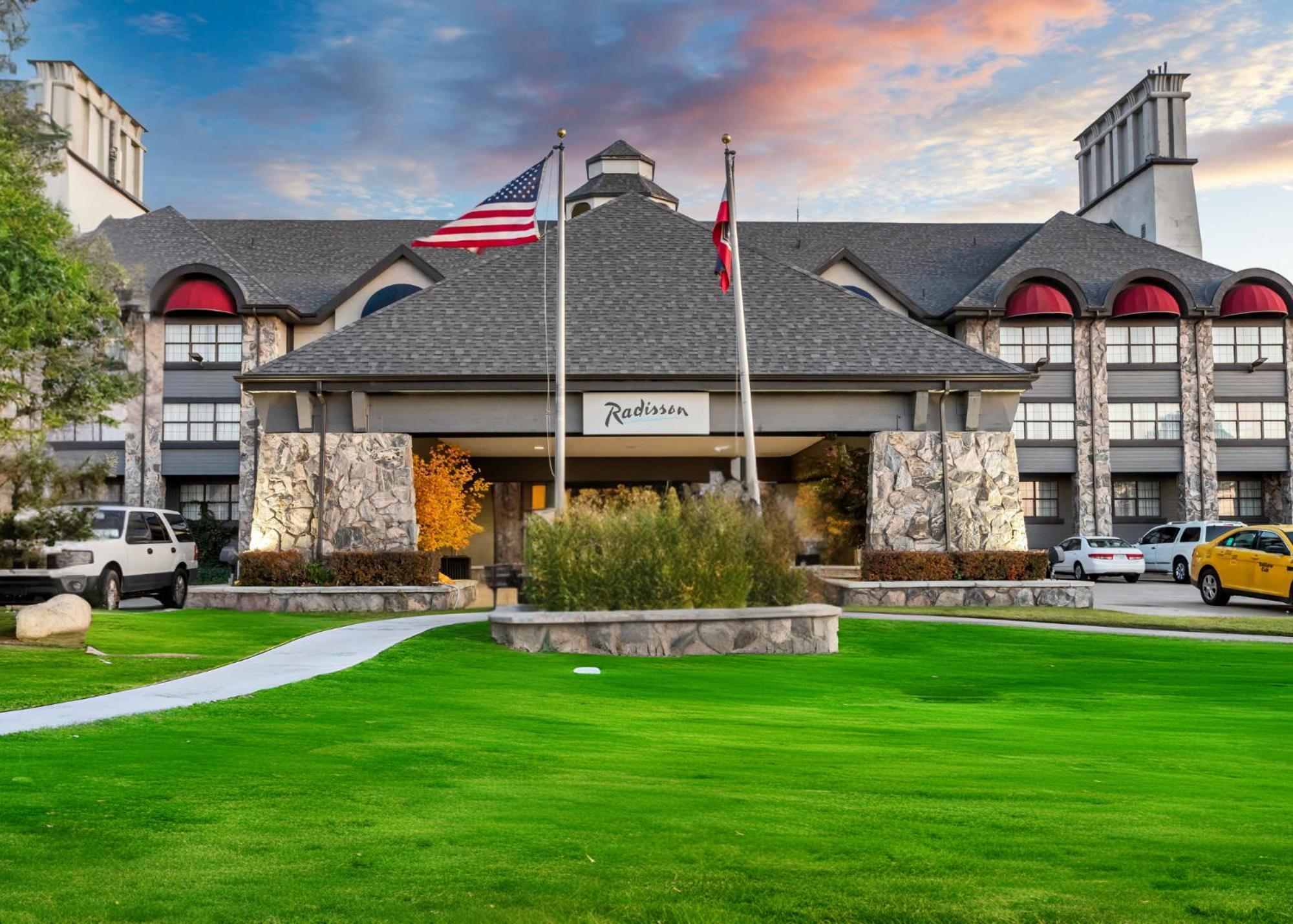 Radisson Hotel Salt Lake City Airport ภายนอก รูปภาพ