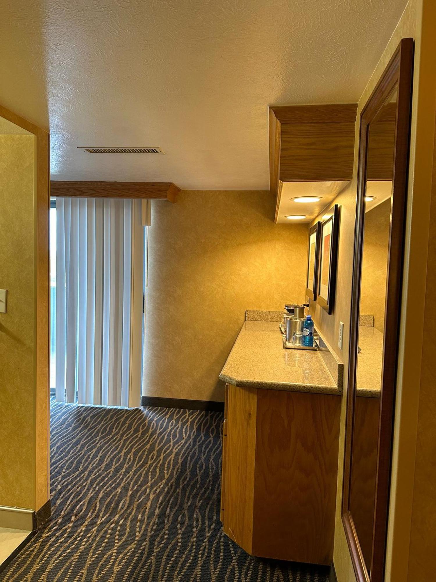 Radisson Hotel Salt Lake City Airport ภายนอก รูปภาพ