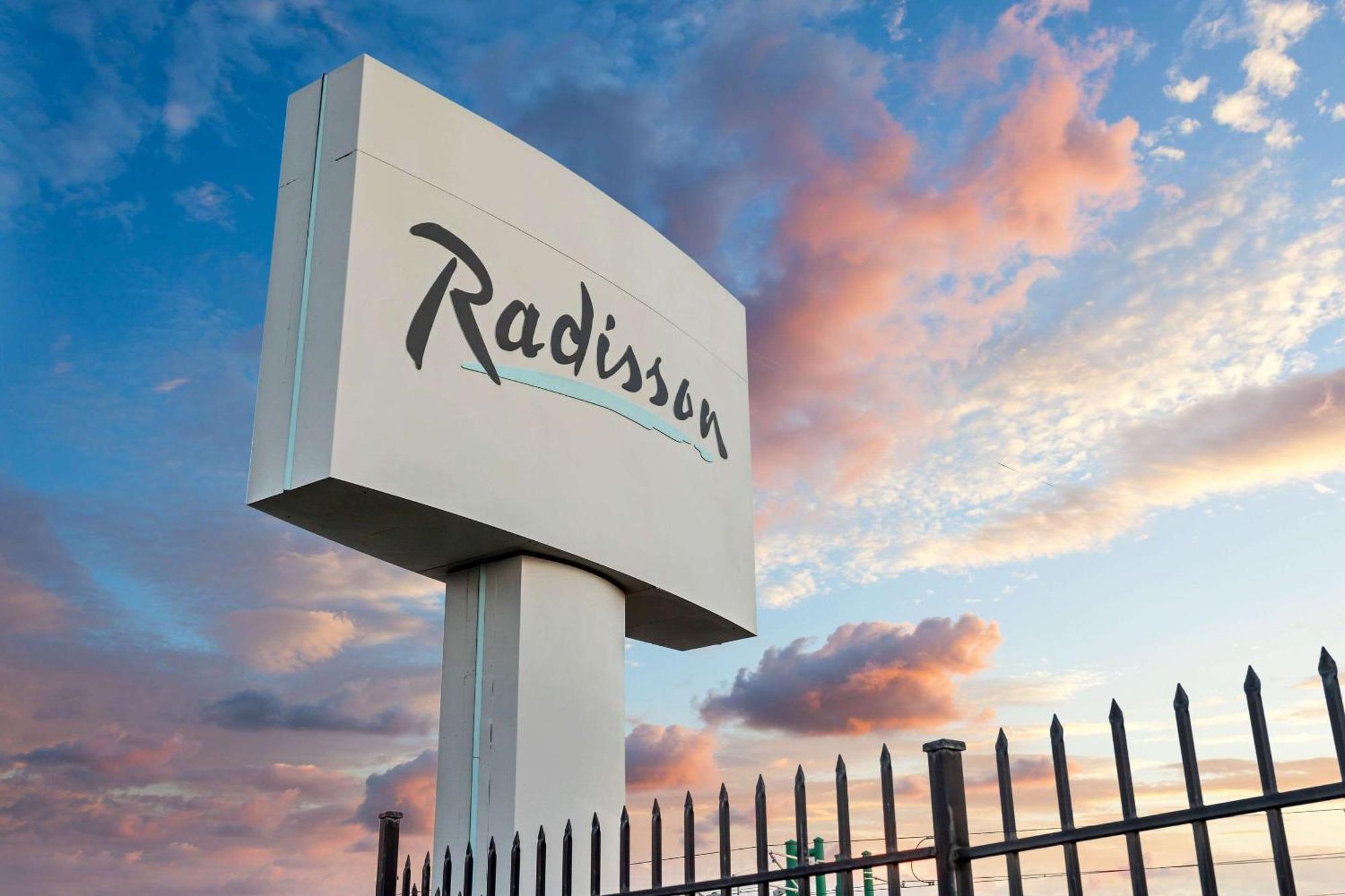 Radisson Hotel Salt Lake City Airport ภายนอก รูปภาพ